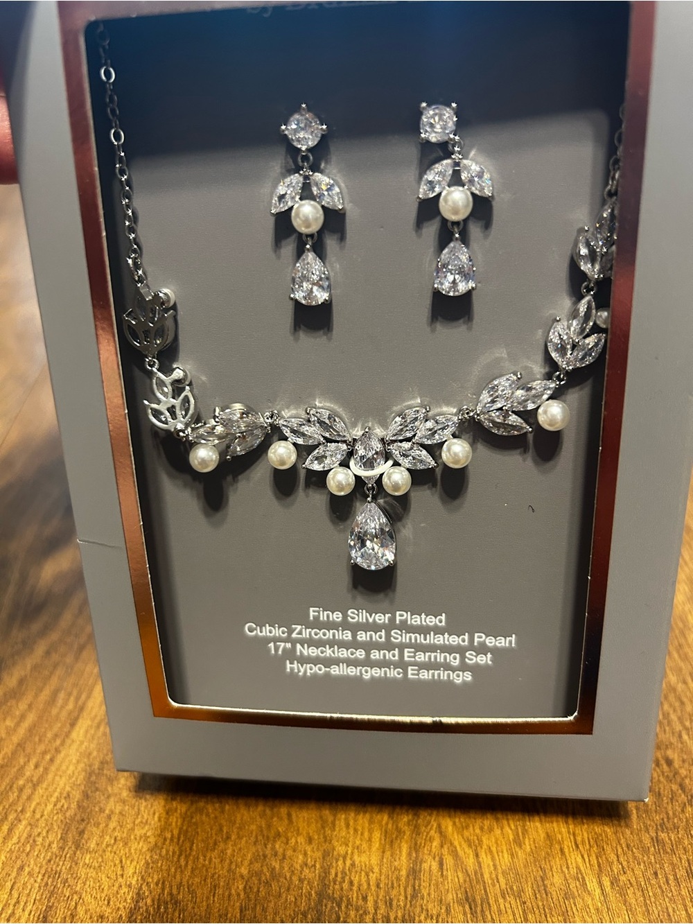 Silver Cubic Zirconia & Pearl CrNecklace and Earring Set -Crystal Leaf
